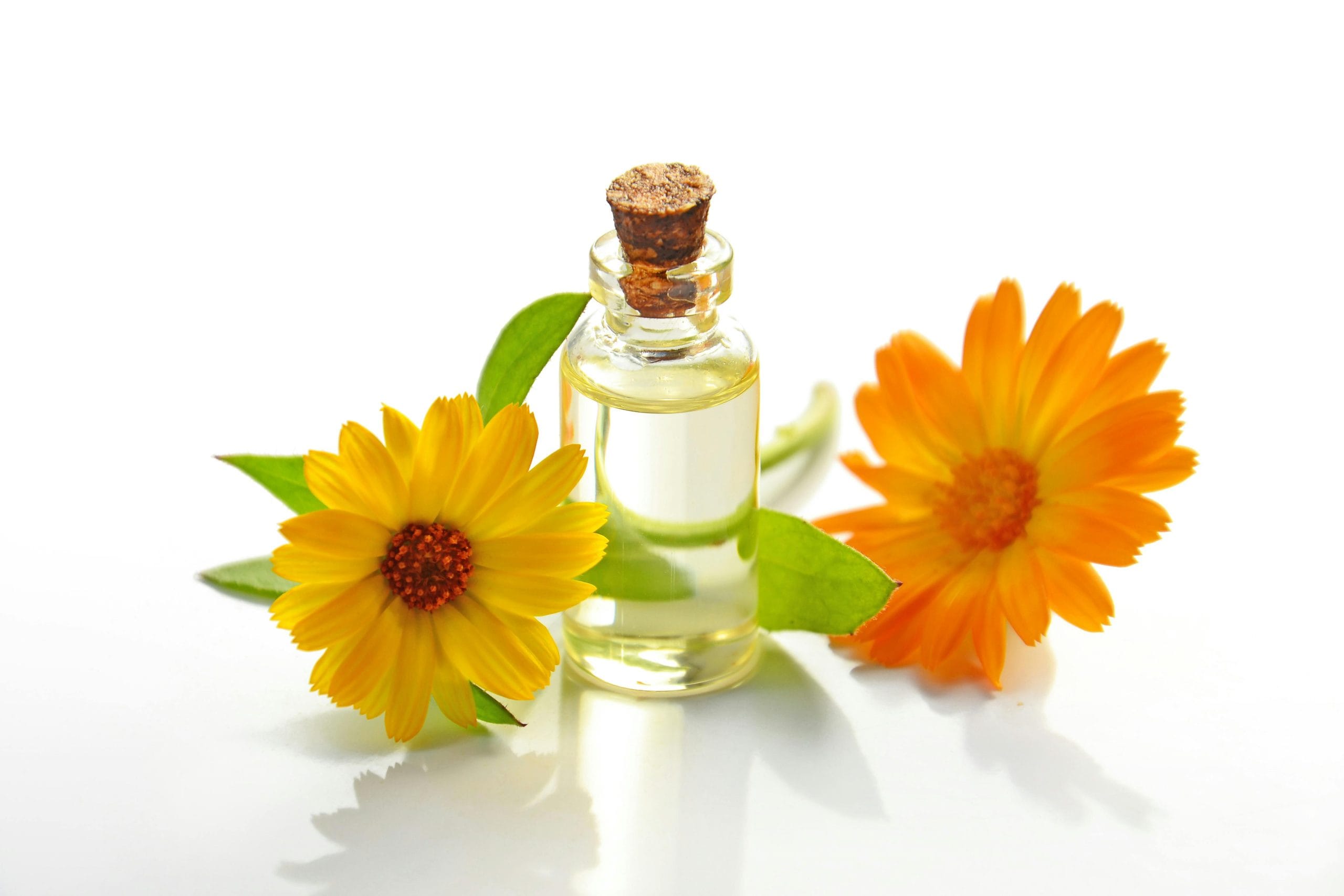 flacon huile et fleurs